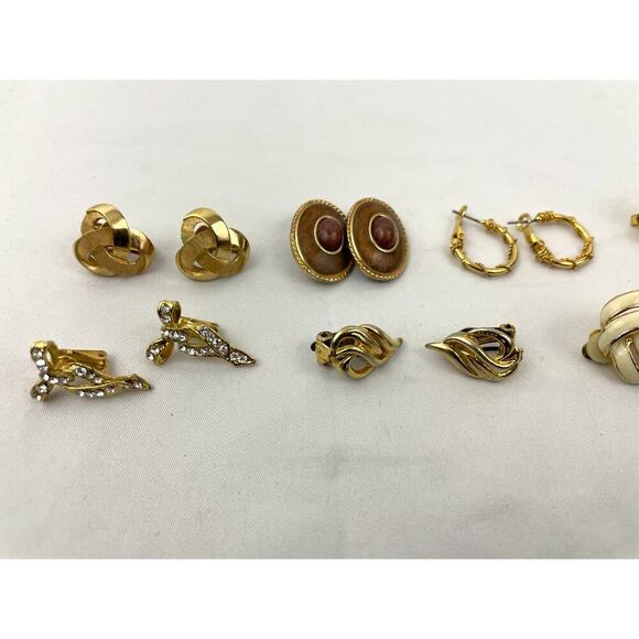 VTG Lot of 12 Assorted Gold Toned Clip-on Earrings Signed Trifari SaraCov Napier - Picture 2 of 16